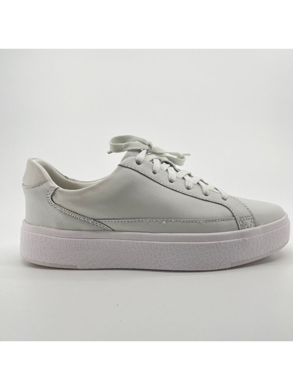 Kizik Vegas Womens 6.5EE White Athletic Leather Hands Free Shoes Sneakers